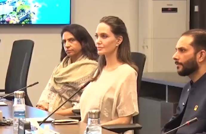 İyi niyet elçisi Angelina Jolie Pakistan’dan dünyaya seslendi