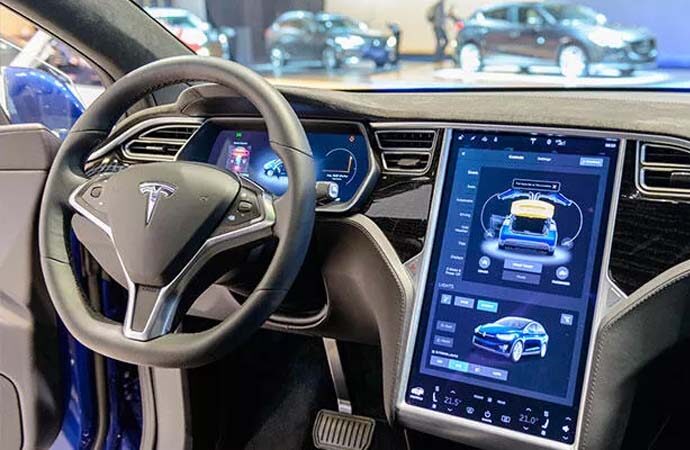 Tesla 1 milyondan fazla aracı geri çağıracak