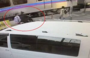İstanbul’da feci tramvay kazası! Metrelerce sürüklendi