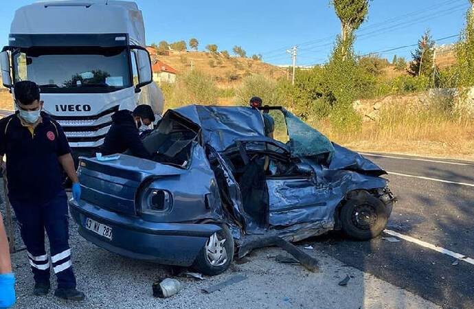 Antalya’da feci kaza! TIR ile otomobil çarpıştı: 4 ölü, 1 yaralı