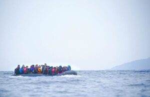 Kaçak göçmenleri taşıyan tekne battı! 5 ölü