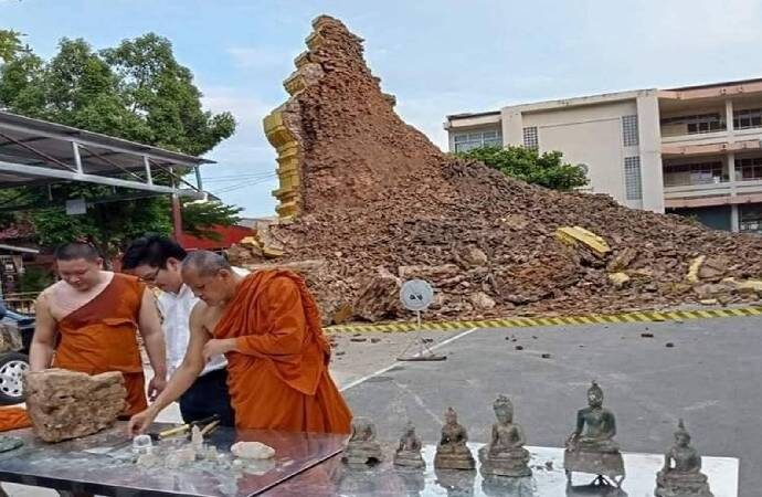 Tayland’da 500 yıllık tapınak çöktü