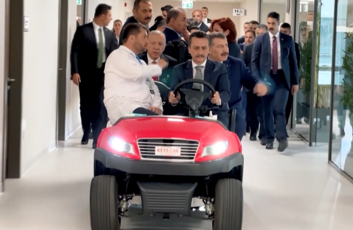 Erdoğan şehir hastanesini arabayla gezdi