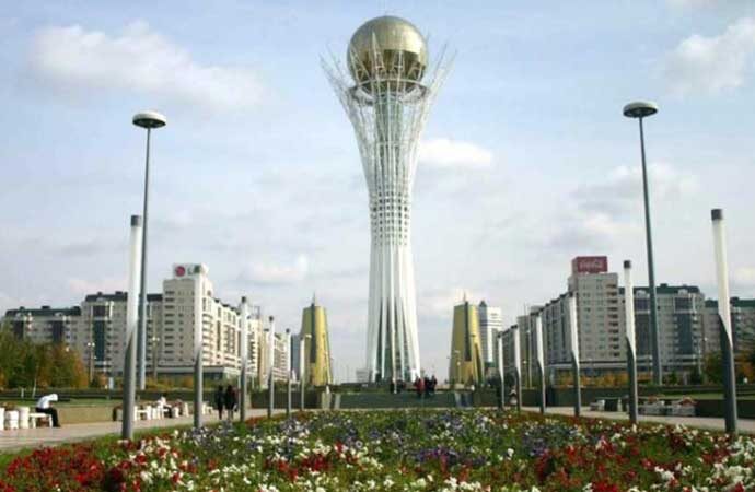Kazakistan başkentinin ismini üç yıl sonra yeniden değiştiriyor