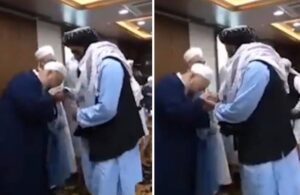 İsmailağacılar Taliban’ın elini öptü