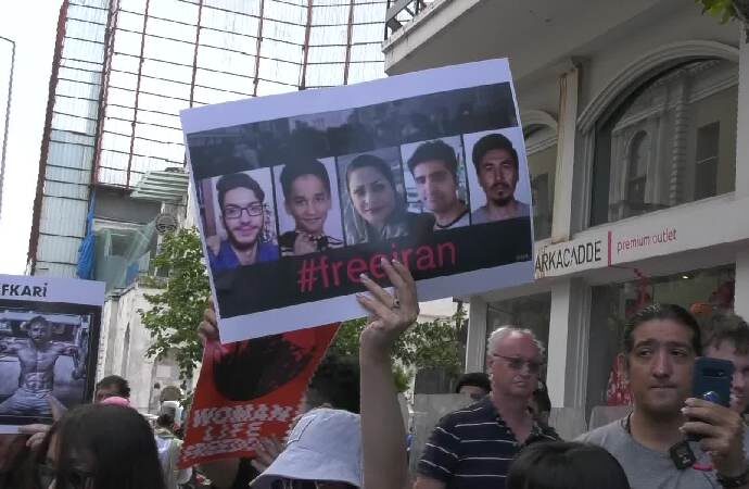 İran’ın İstanbul Başkonsolosluğu önünde ‘Mahsa Amini’ protestosu