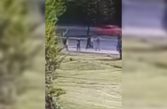 10 yaşındaki çocuğun acı ölümü! Köpeklerden kaçarken araba çarptı