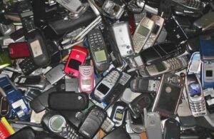 Bu yıl 5.3 milyar cep telefonu çöpe gidecek