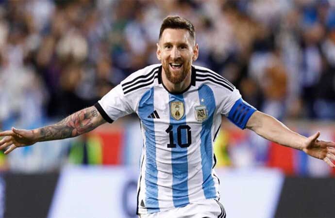 Messi Arjantin’i bırakmıyor! “Milli takımda olmayı seviyorum”