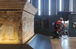 Milli sporcudan dünyaca ünlü müzede bisiklet turu