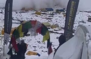 Himalayalar’da 19 dağcının öldüğü çığ anbean kamerada