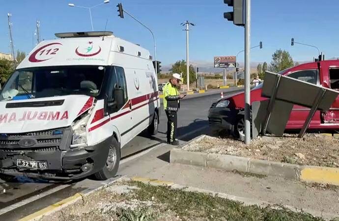 Isparta’da ambulans kazası! 1 ölü 6 yaralı