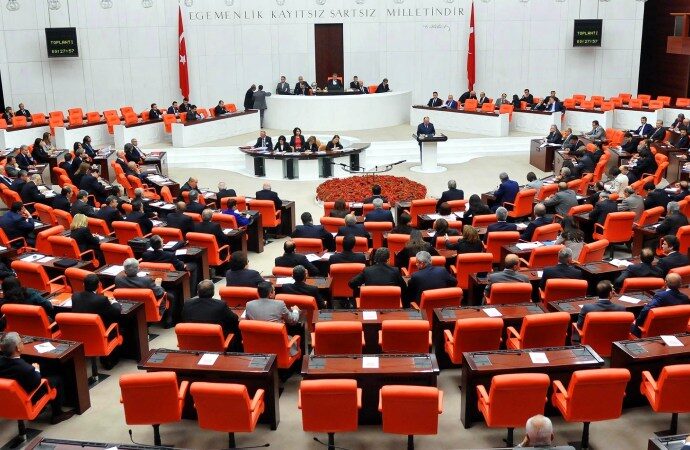 ‘Kızılay’ın amaç dışı faaliyetleri araştırılsın’ önerisi AKP ve MHP oylarıyla reddedildi!