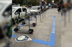 Kadıköy’de kaldırımlara konulan scooterlar toplatılıyor