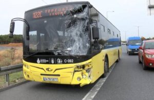 İETT otobüsü ile servis minibüsü çarpıştı: 7 yaralı
