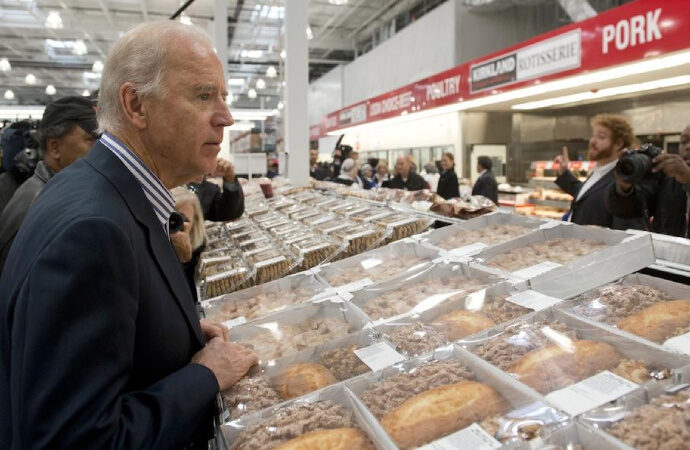 ABD Başkanı Biden: Alışverişlerinizi küçük esnaftan yapın