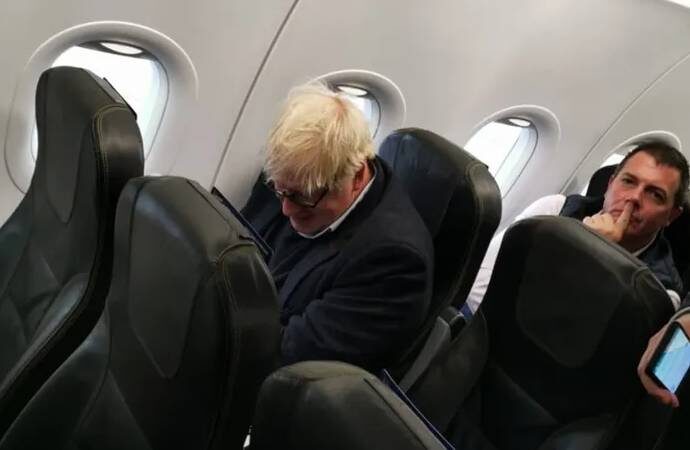 Boris Johnson Pegasus’un ekonomi sınıfında İstanbul’a uçtu