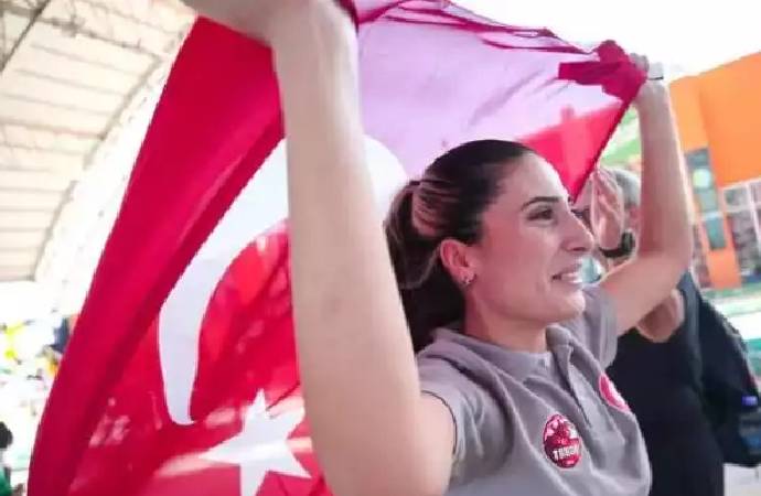 Milli sporcu Eda Sayak’tan dünya birinciliği!