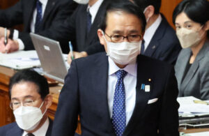 Japonya Adalet Bakanı ‘makamını hafife aldığı’ için görevden alındı