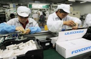 Apple’a bir şok da Çin’de yer alan fabrikasından geldi