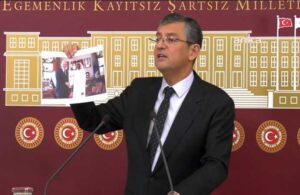 Özgür Özel kürsüde fotoğraf gösterdi! “Süleyman Soylu’ya vazife verilsin Fethullah Gülen’in elini de öper”