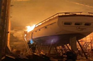 Tersanede yangın! 33 metrelik ahşap tekne kullanılmaz hale geldi