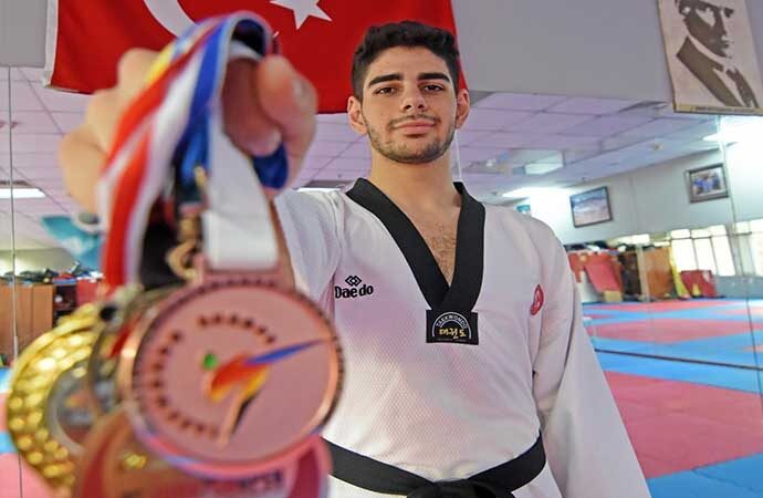 Tekvando sporcusu Mehmet Efe Özdemir 17 yaşında Balkan Şampiyonu oldu