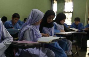 Taliban , Afganistan’da kız öğrencilerin eğitim alma hakkını tamamen kaldırdı