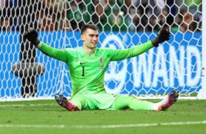 Üç penaltı kurtaran Hırvat kaleci ülkesini çeyrek finale taşıdı