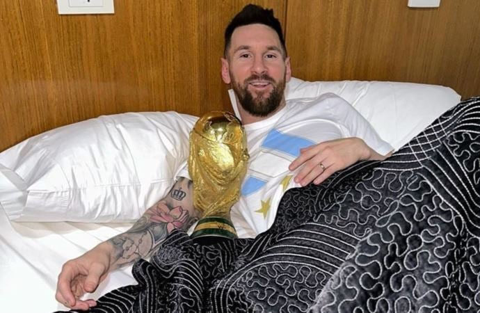 Messi’den Dünya Kupası’nı kazanan takıma servet değerinde hediye