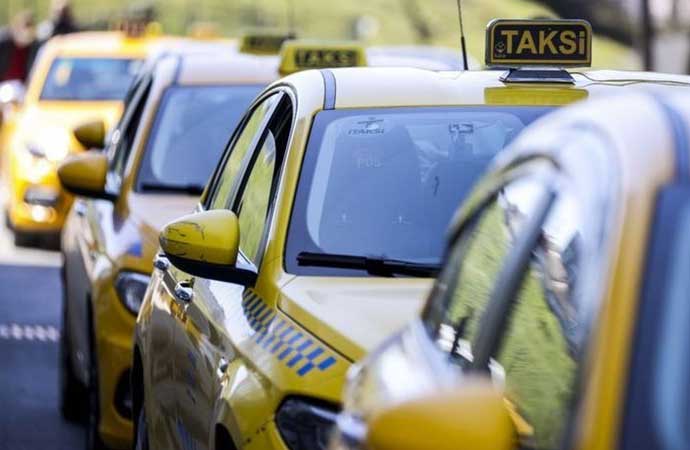 İstanbul’da taksiciler deprem yardımlarını ücretsiz taşıyacak