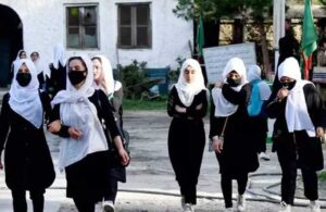 Burka giymedikleri için kırbaçlamışlardı! Taliban’dan kadın öğrencilere üniversite yasağı