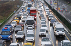 Yağış İstanbul’da trafiği kilitledi! Yoğunluk yüzde 70’i aştı
