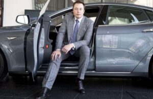 Elon Musk’ın Tesla’sı indirime gidiyor!