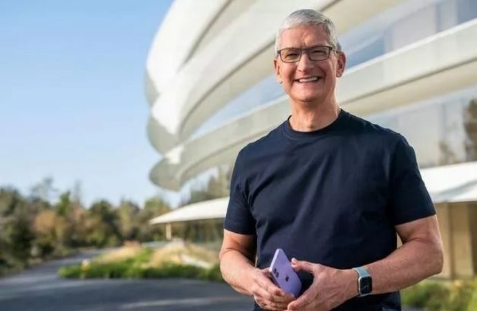 Apple CEO’su maaşında indirim yaptırdı!