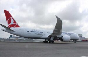 Türkiye’den sınır dışı edilen Tunuslu kabin memuruna saldırdı! Uçak acil iniş yaptı