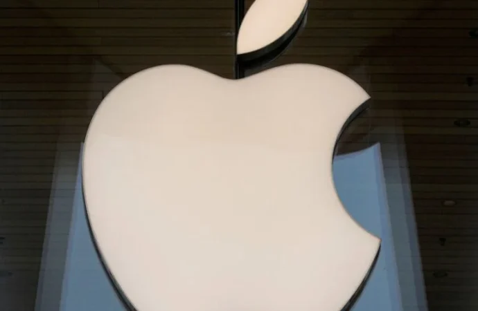 Apple, işçi haklarını ihlal ettiği iddiası ile zor durumda