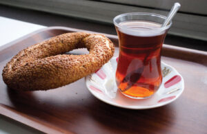 Erdoğan sorumlusu yönetim demişti! Emekli her gün çay simit yese maaşı yetmiyor