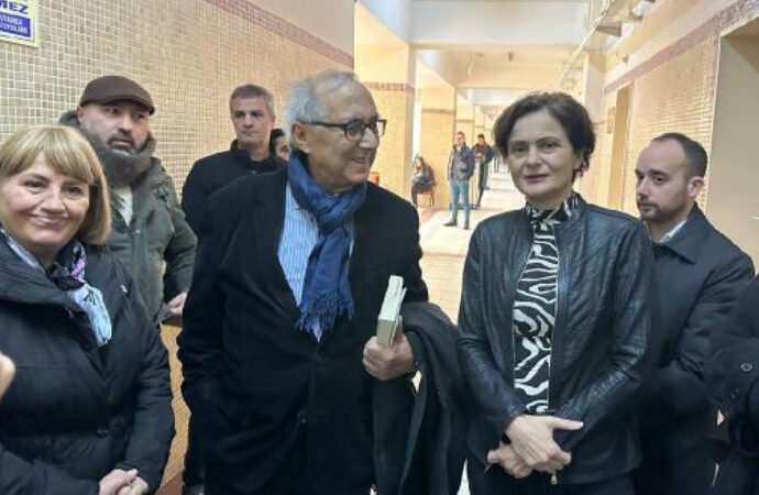 Cumhurbaşkanına hakaretten yargılanan Ataol Behramoğlu beraat etti