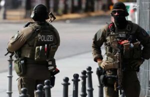 Almanya’da trende bıçaklı saldırı! İki ölü beş yaralı