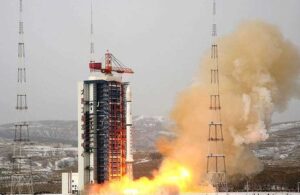Çin tek seferde uzaya 14 uydu gönderdi