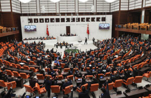 AKP’den türban yasası için ikinci randevu