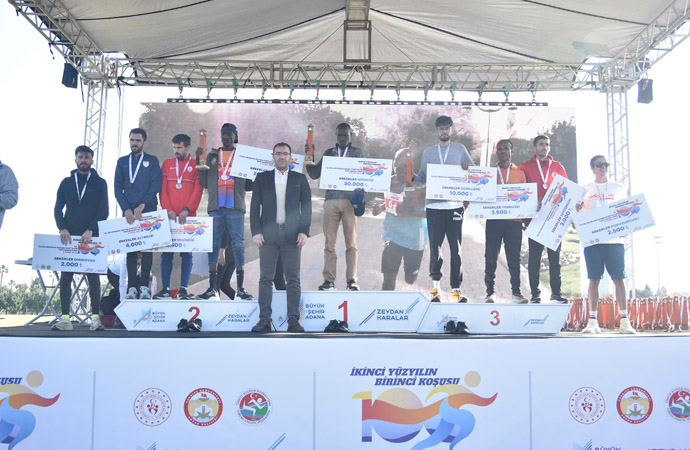 Adana Maratonu’nda dereceye girenler ödüllendirildi