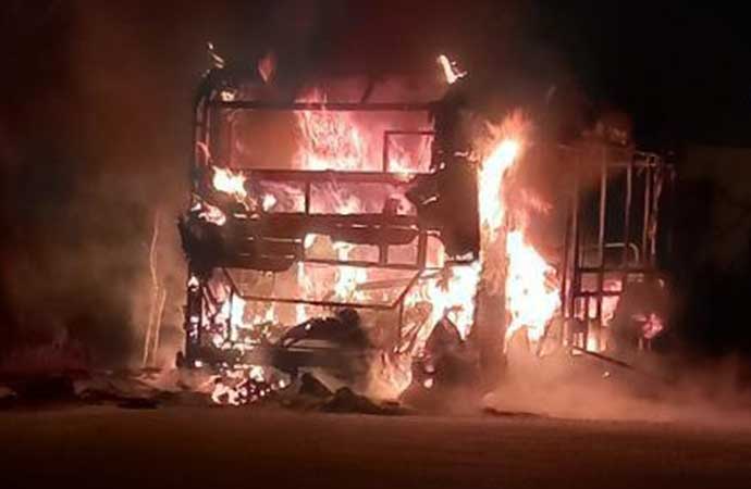 Bursa’da halk otobüsü, alev alev yandı