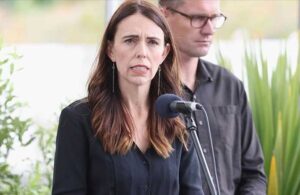 Yeni Zelanda Başbakanı ‘ülkeme zarar veririm’ diyerek istifa kararı aldı