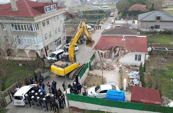 İstanbul’un içme suyu havzasına yapılan 22 kaçak yapı yıkılıdı