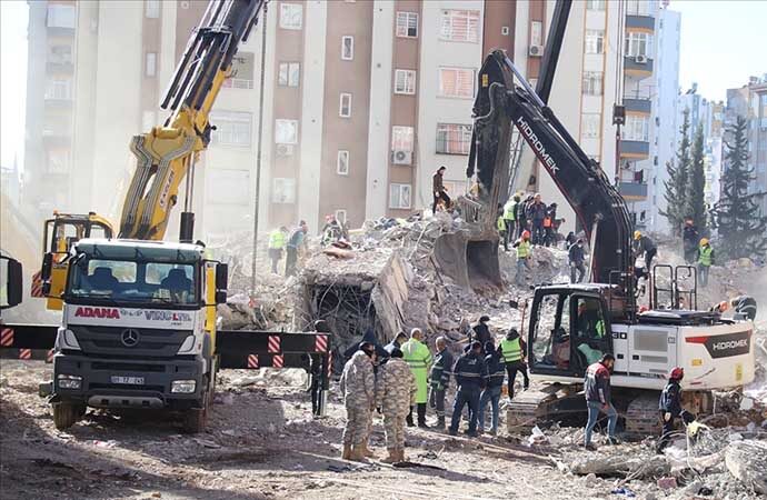 Adanada Yıkılan Binalarla Ilgili 62 Kişi Hakkında Gözaltı Kararı Tele1 3659