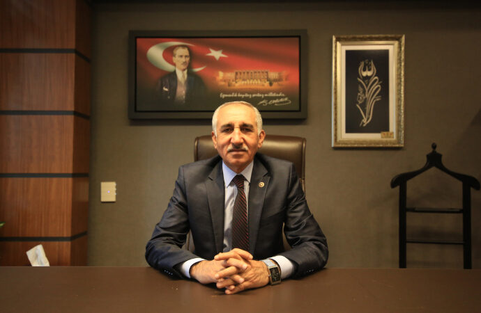 AKP Adıyaman Milletvekili Yakup Taş ve ailesi enkaz altında kaldı