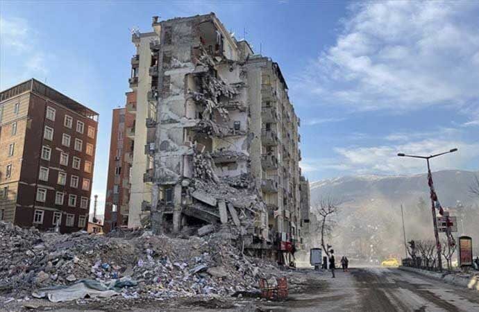 AFAD, hasarlı binalardan eşya tahliyesi genelgesi yayınladı