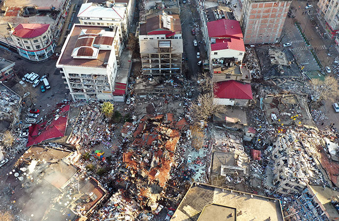 Deprem bölgesindeki kamu personellerine maaşları erken ödenecek